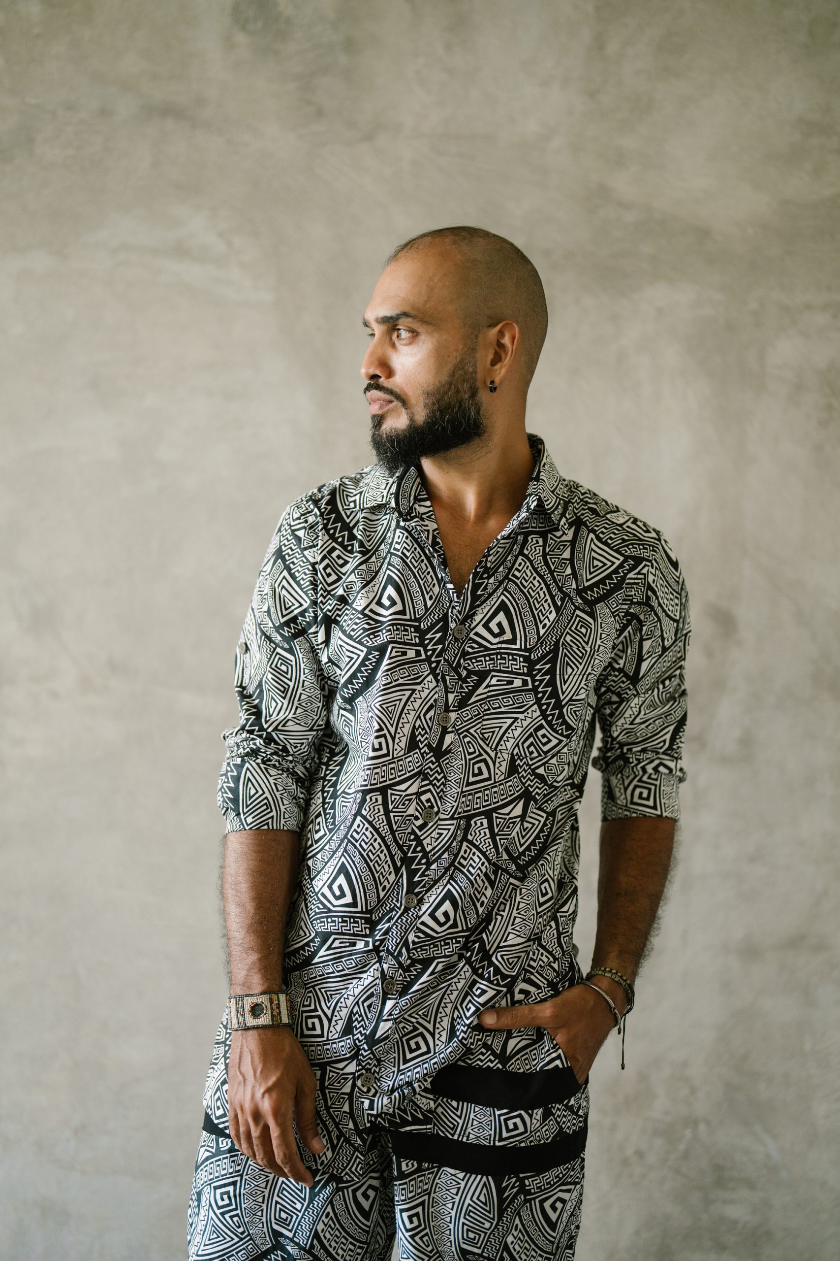 Men's Sacred Geometry Pattern Buttonup Shirt: Black &