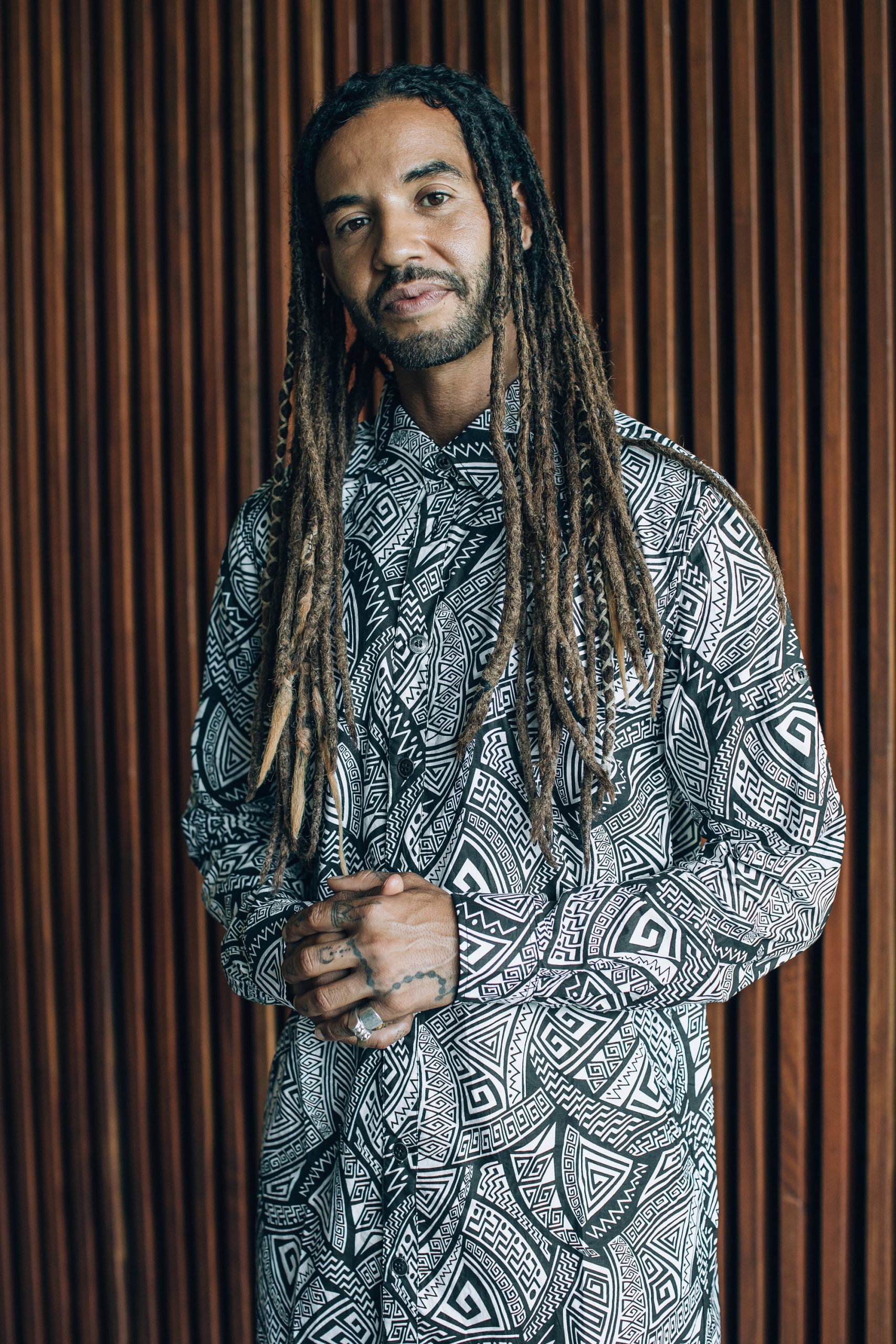 Men's Sacred Geometry Pattern Buttonup Shirt: Black &