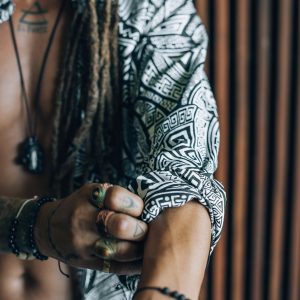 Men's Sacred Geometry Pattern Buttonup Shirt: Black &